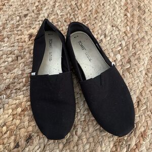 SLIP ON TOMS